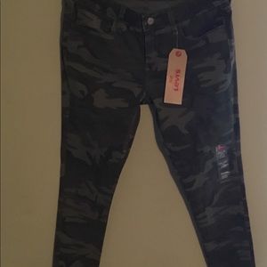 Levi’s camo jeans